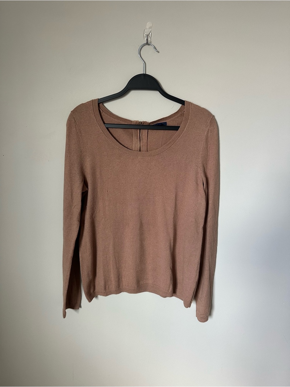 GAP Women's Long Sleeve Zip-Back Sweater in Camel Brown